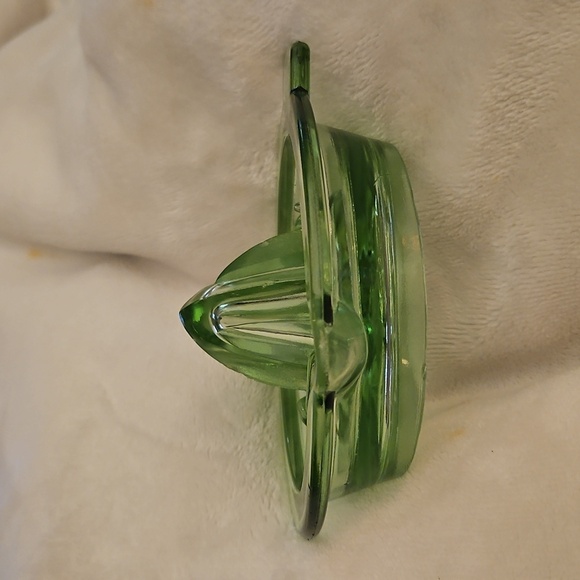 Antique Green Uranium Vaseline Depression Glass Citrus Juicer - Picture 11 of 11
